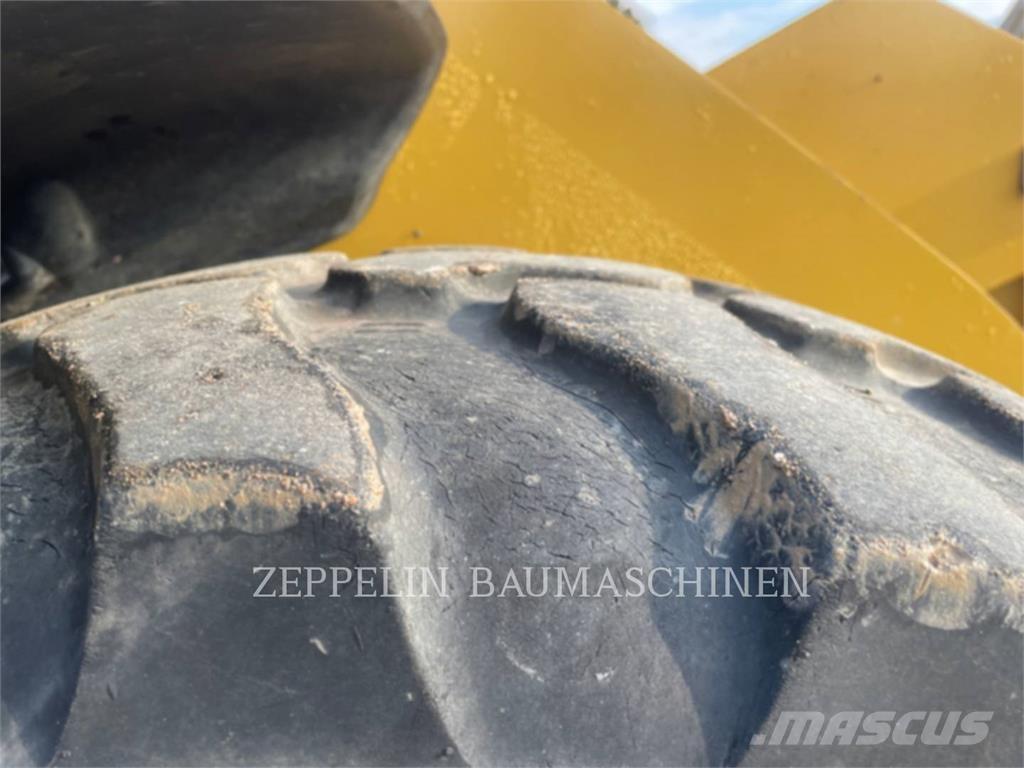 CAT 906M Tekerlekli yükleyiciler
