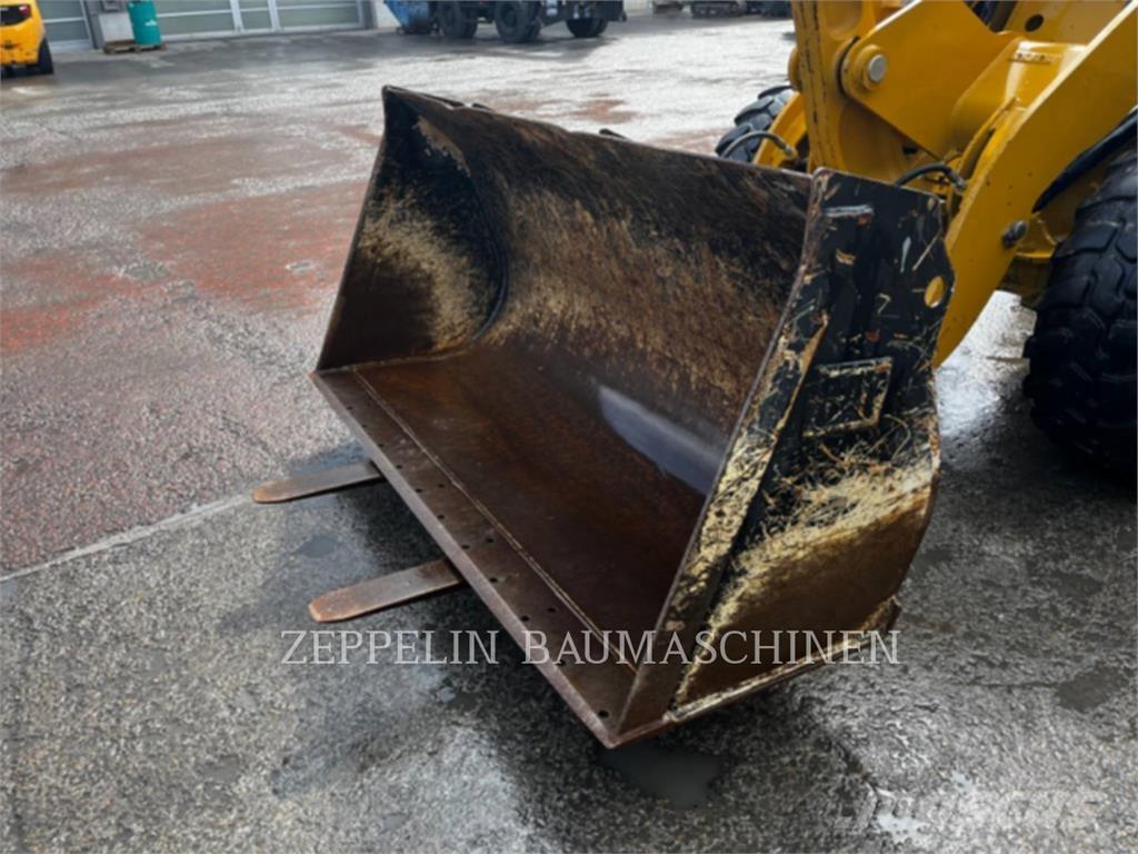 CAT 906M Tekerlekli yükleyiciler