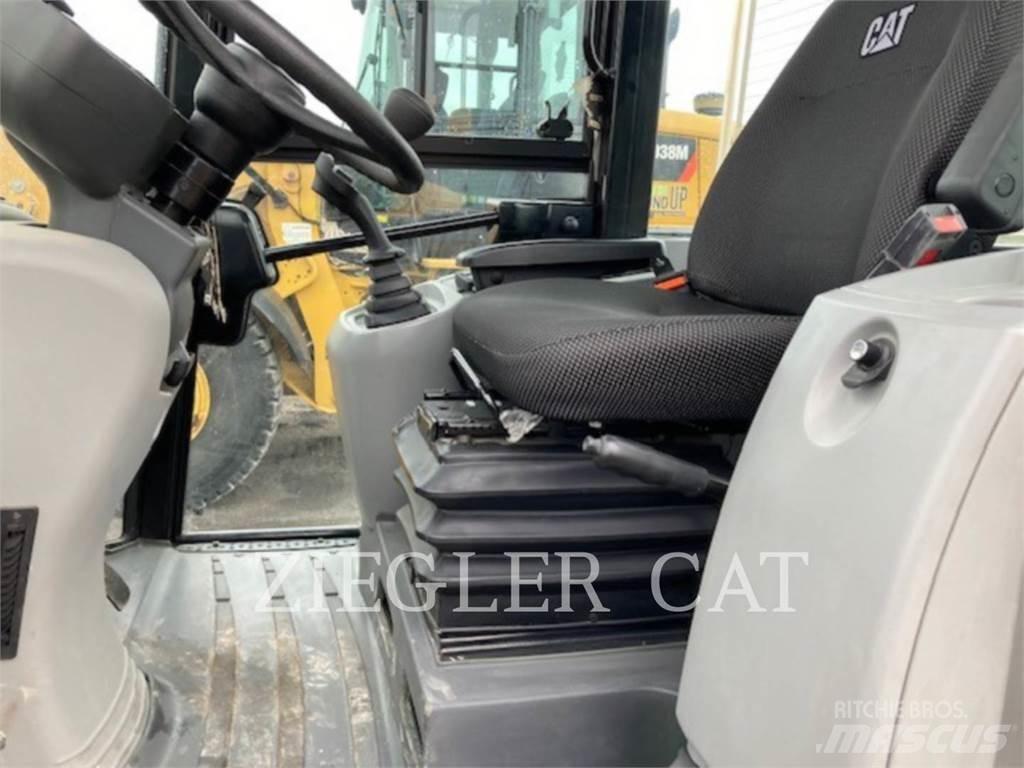 CAT 907M Tekerlekli yükleyiciler