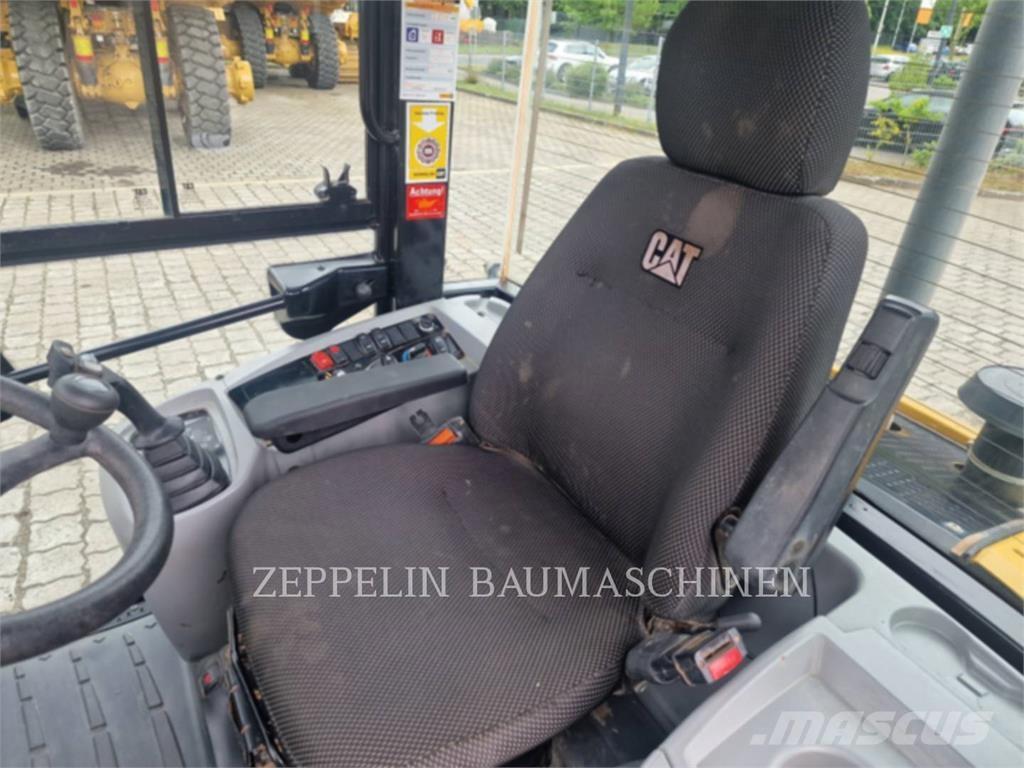 CAT 907M Tekerlekli yükleyiciler