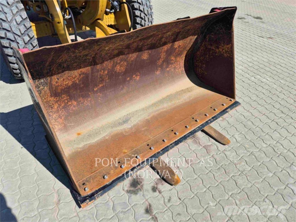 CAT 908M Tekerlekli yükleyiciler