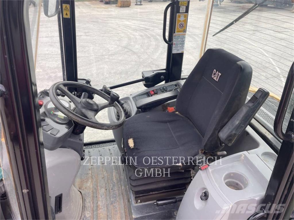 CAT 908M Tekerlekli yükleyiciler