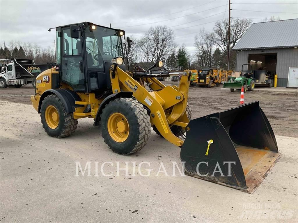 CAT 908M ARW Tekerlekli yükleyiciler