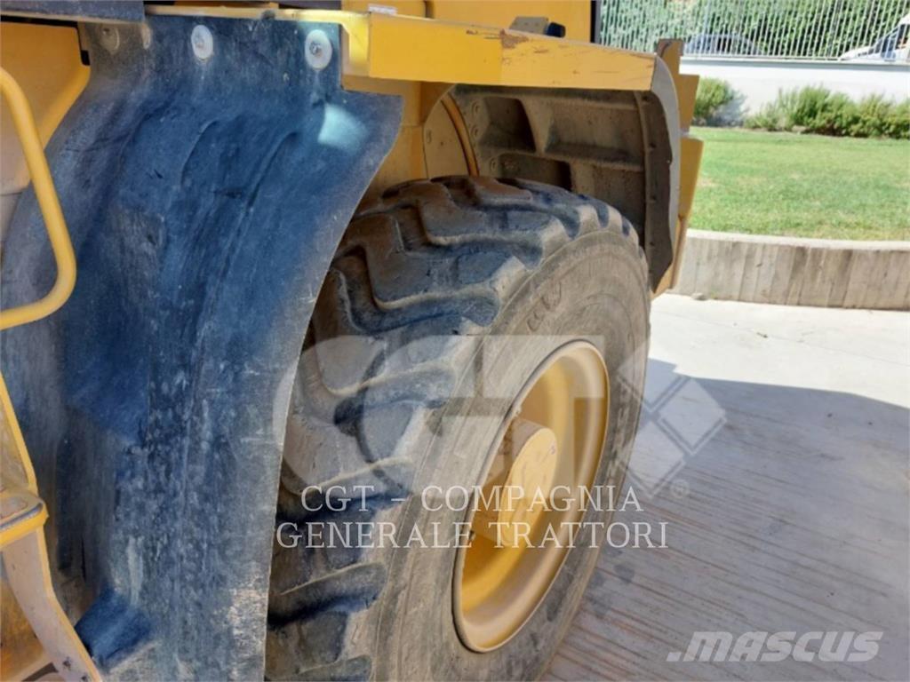 CAT 918M Tekerlekli yükleyiciler