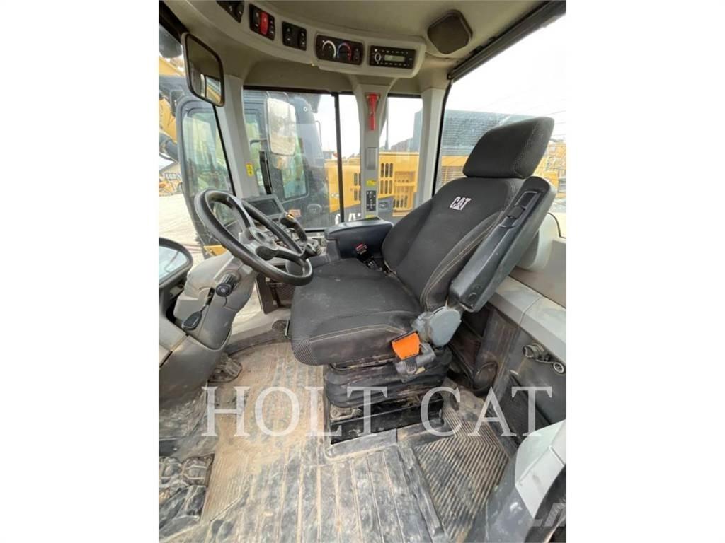 CAT 938M QC Tekerlekli yükleyiciler