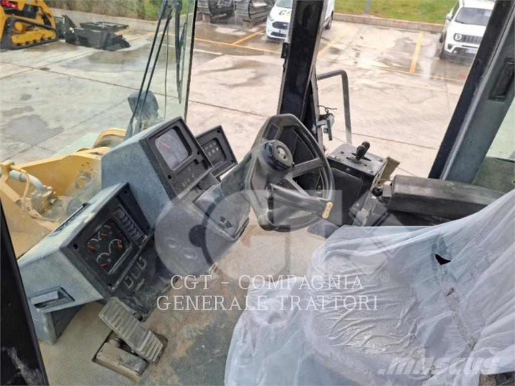 CAT 966 Tekerlekli yükleyiciler