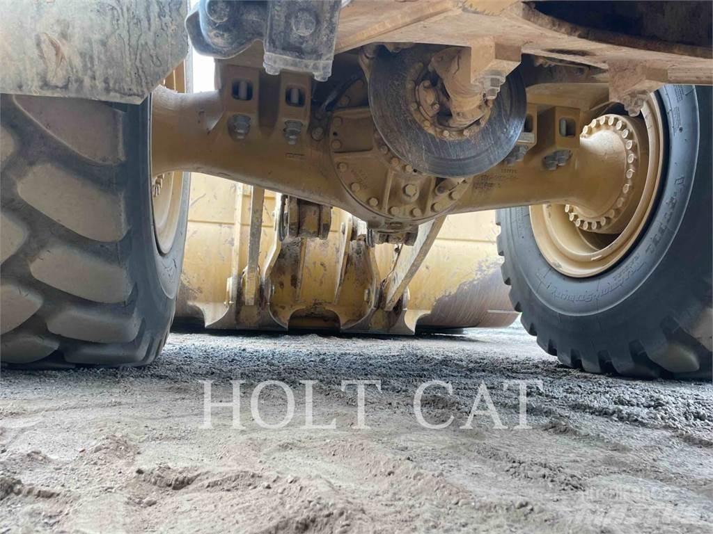 CAT 982M Tekerlekli yükleyiciler