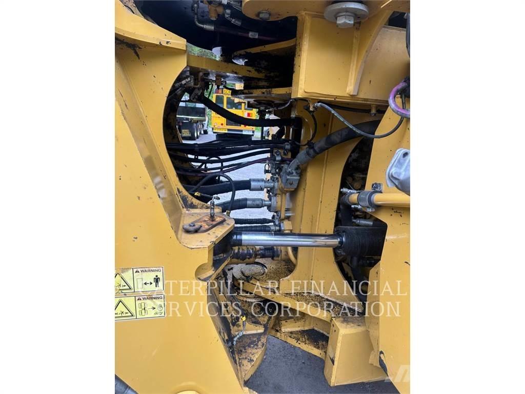 CAT 982M Tekerlekli yükleyiciler