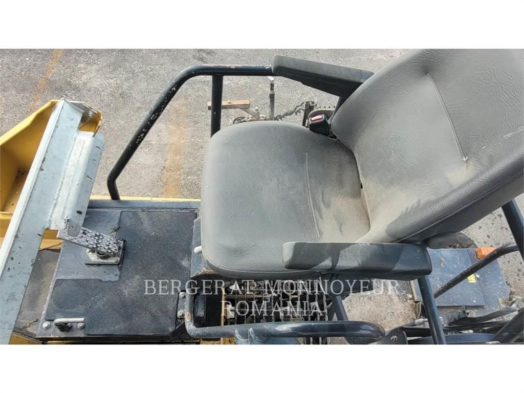 CAT AP-655D Asfalt sericiler