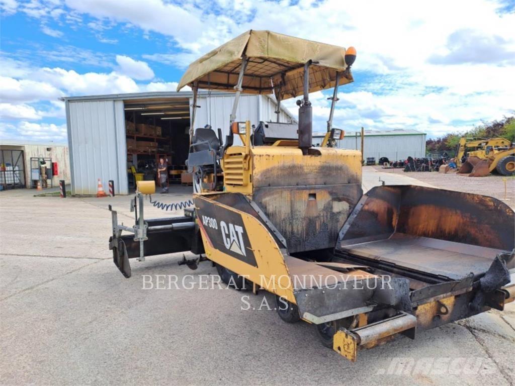 CAT AP300 Asfalt sericiler