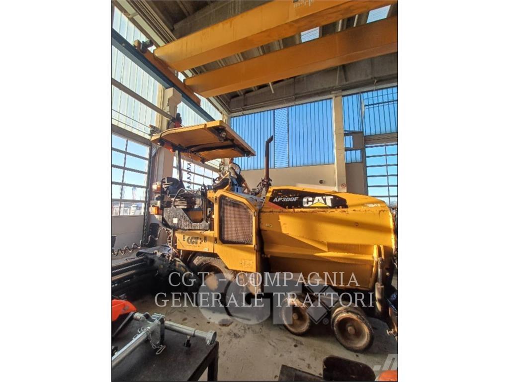 CAT AP300F Asfalt sericiler