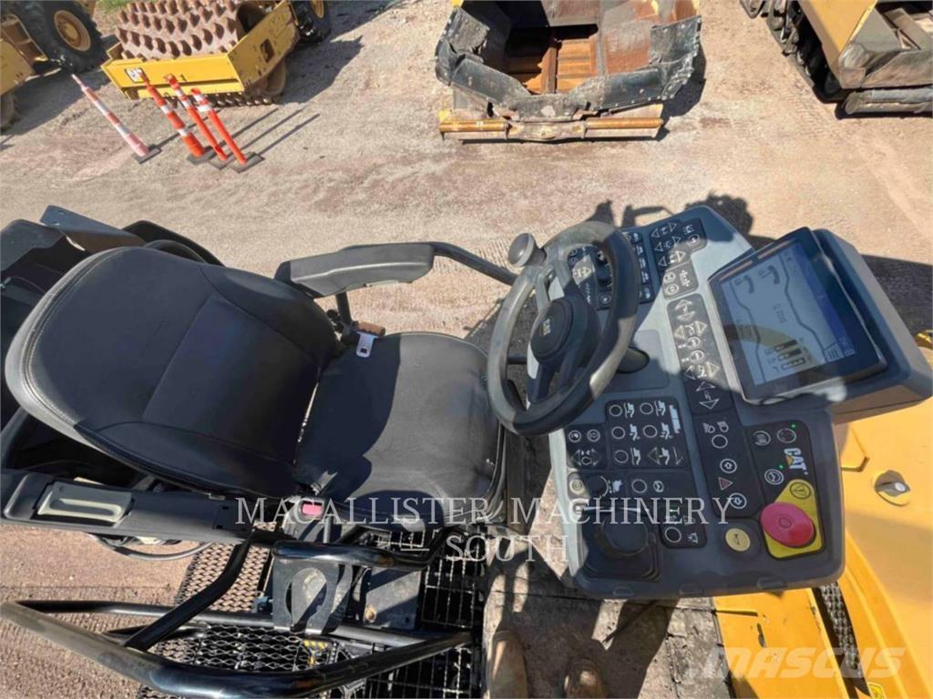 CAT AP555 Asfalt sericiler