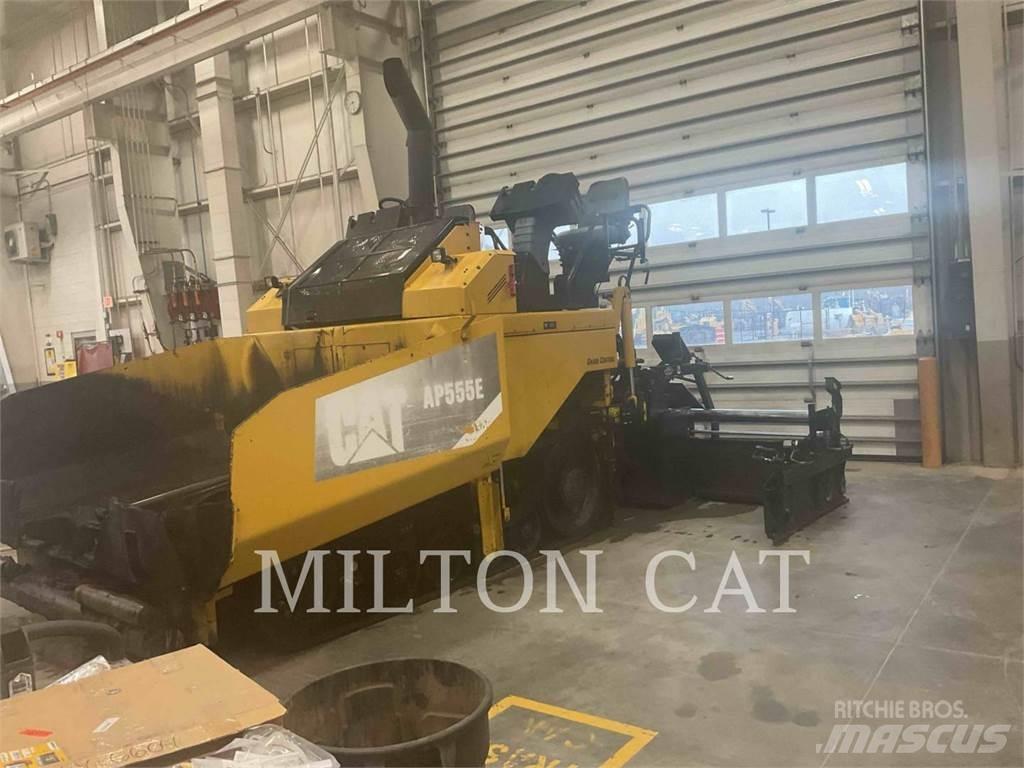 CAT AP555E Asfalt sericiler