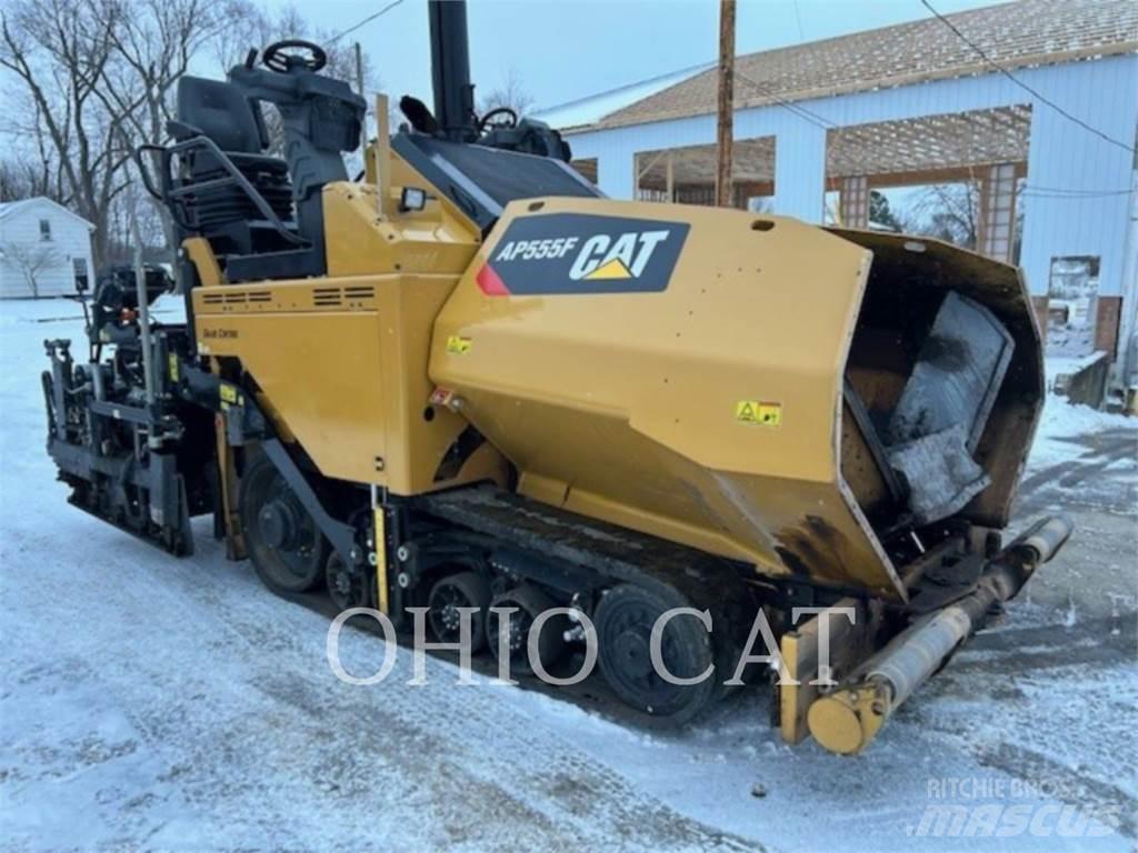 CAT AP555F Bitüm pülverizatörleri