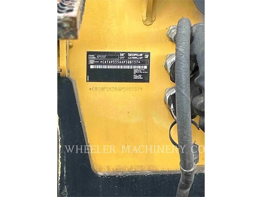 CAT AP555F Asfalt sericiler