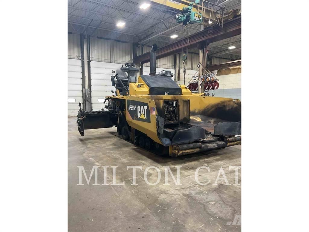 CAT AP555F Asfalt sericiler