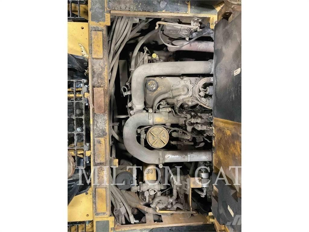 CAT AP555F Asfalt sericiler
