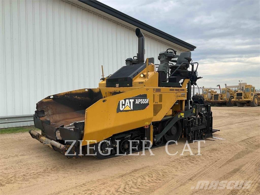 CAT AP555F Asfalt sericiler