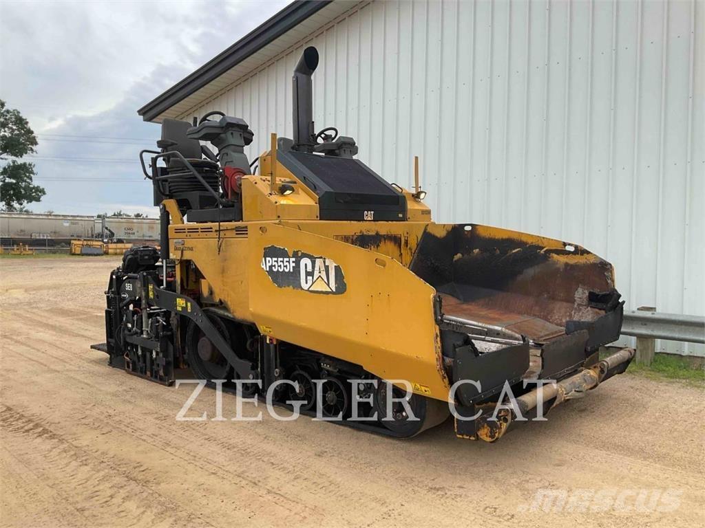 CAT AP555F Asfalt sericiler