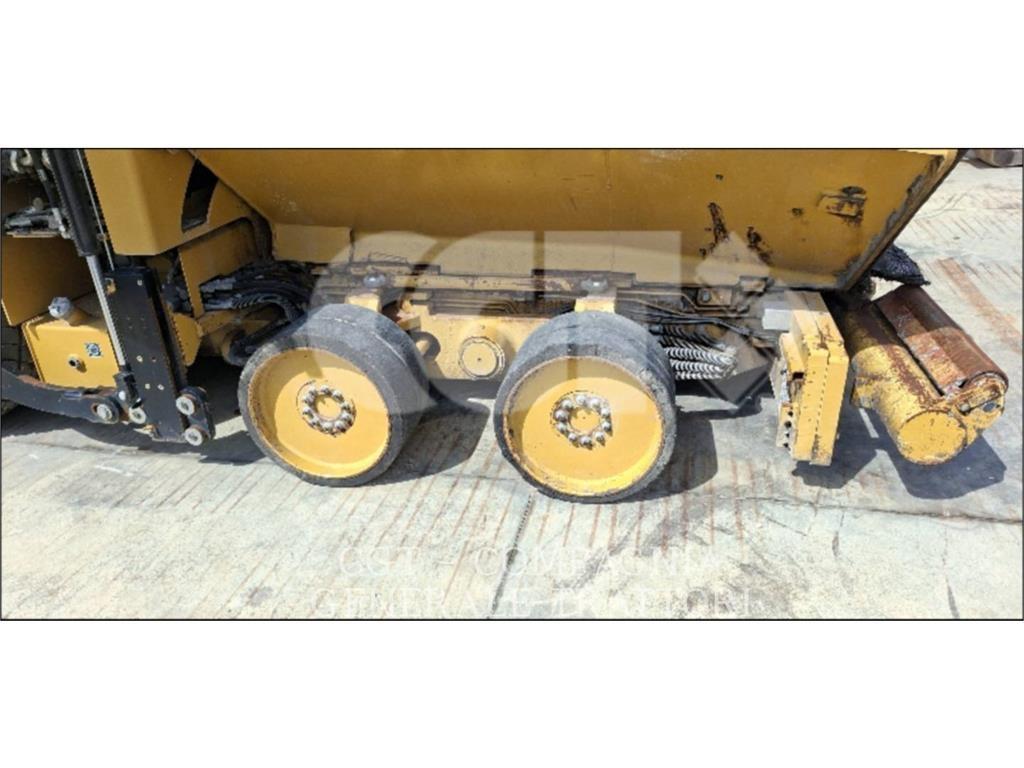 CAT AP600F Asfalt sericiler