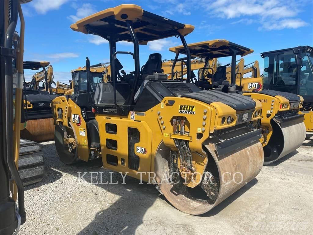 CAT CB 7 Çift tamburlu silindirler