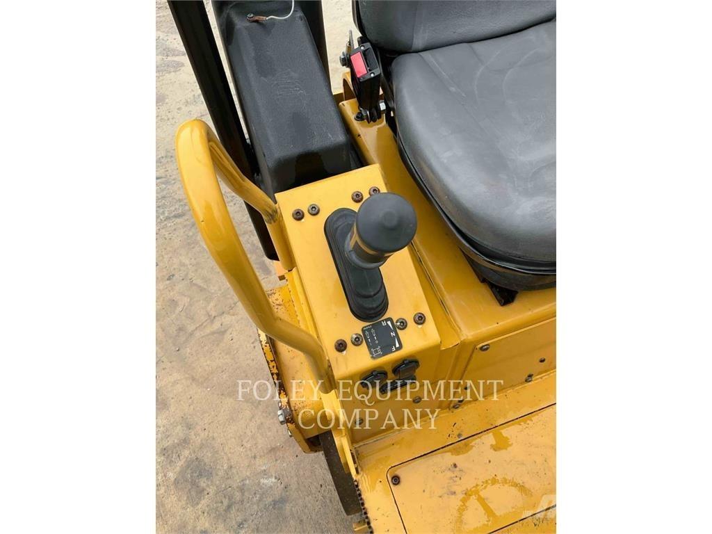 CAT CB1.7 Zemin sıkıştırma makineleri