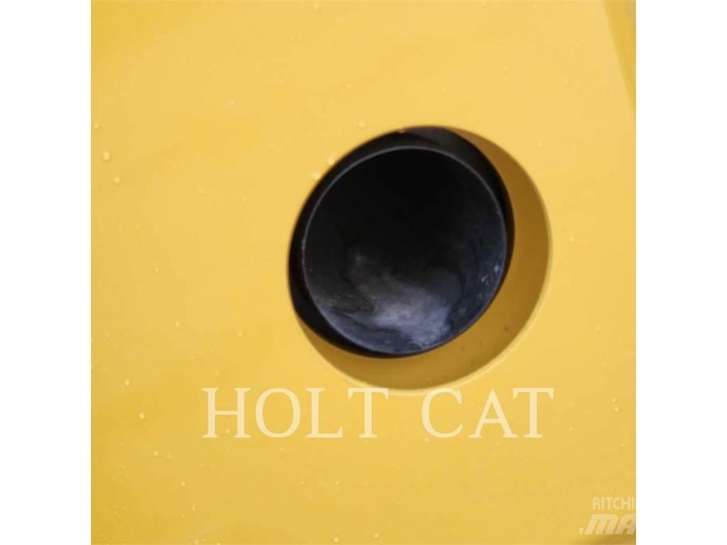 CAT CB15 Tekerlekli yükleyiciler