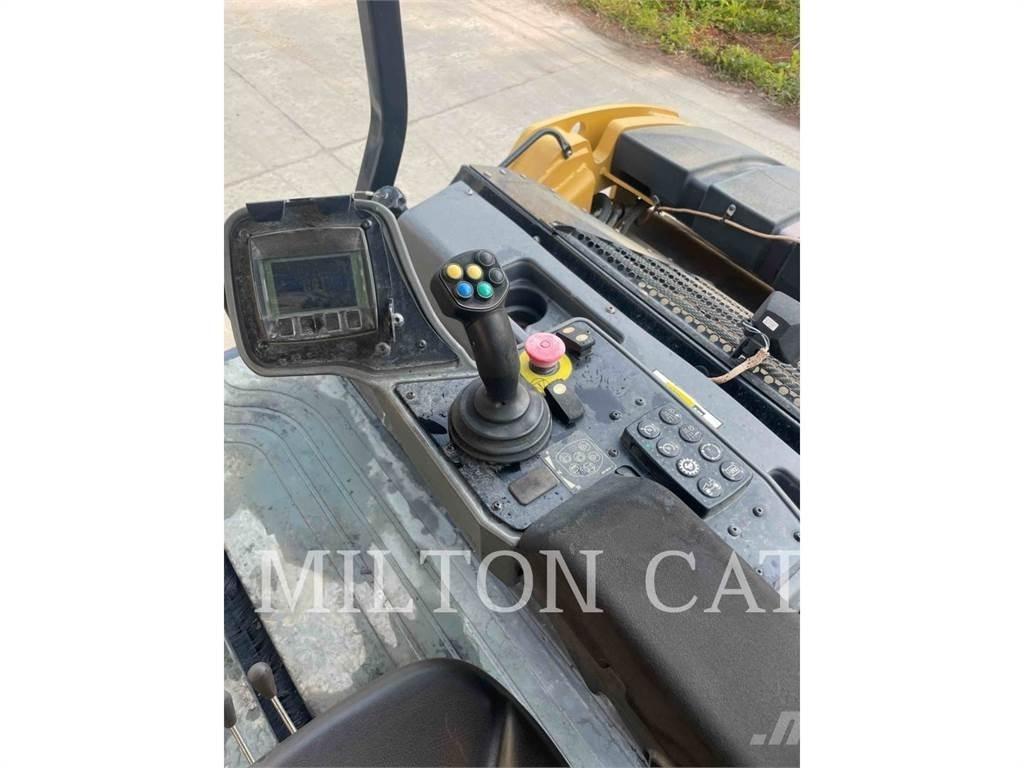 CAT CB15 Zemin sıkıştırma makineleri
