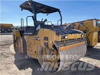 CAT CB15 VV Çift tamburlu silindirler