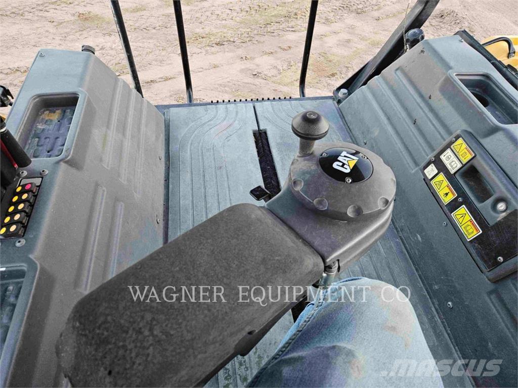 CAT CB16 Asfalt sericiler