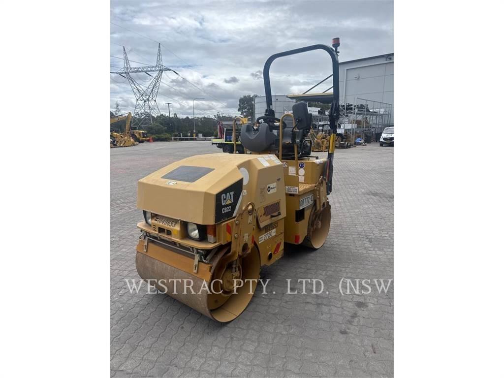 CAT CB22 Çift tamburlu silindirler