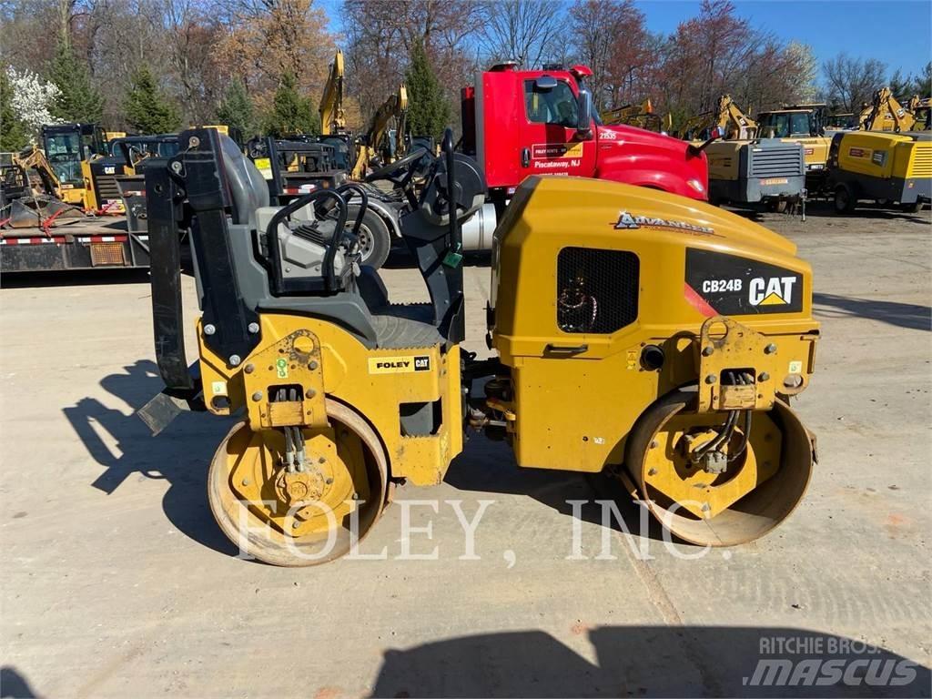 CAT CB24B Çift tamburlu silindirler