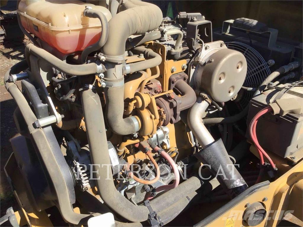 CAT CB24B Çift tamburlu silindirler