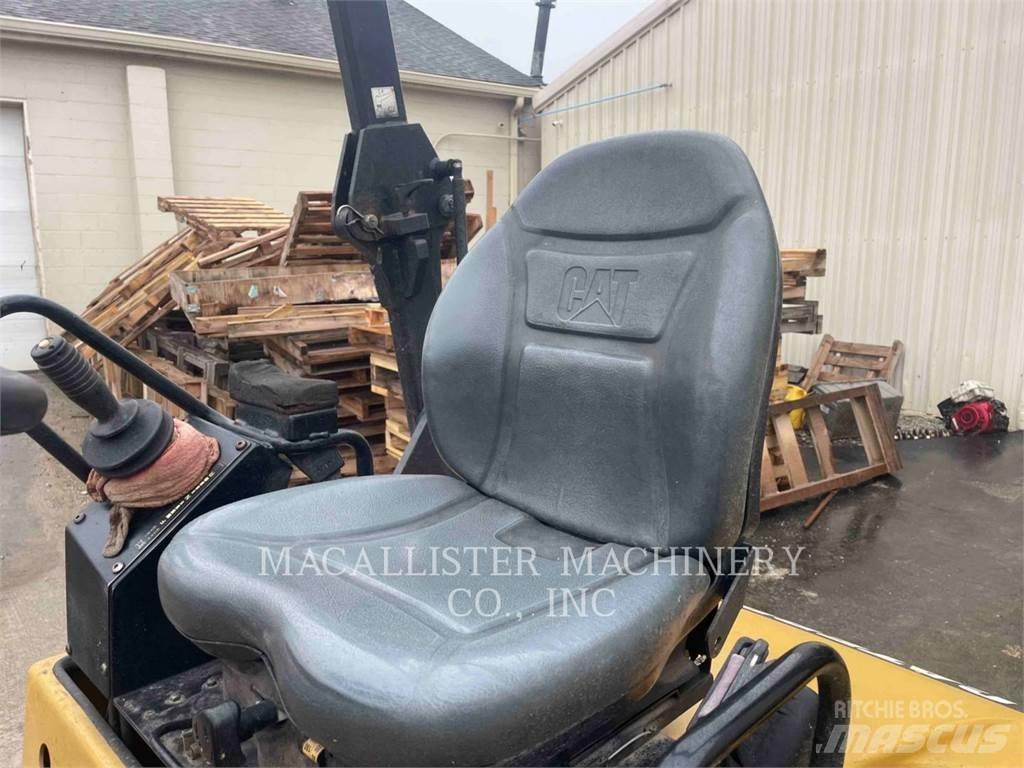 CAT CB34 Çift tamburlu silindirler
