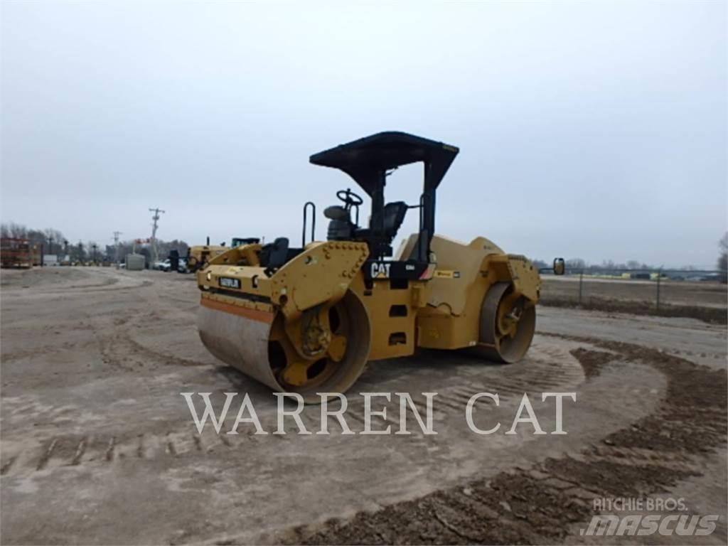 CAT CB64 Asfalt sericiler