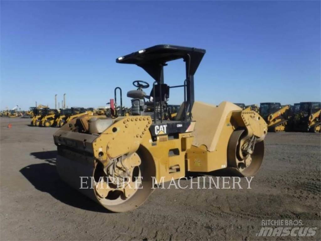 CAT CB64 Çift tamburlu silindirler