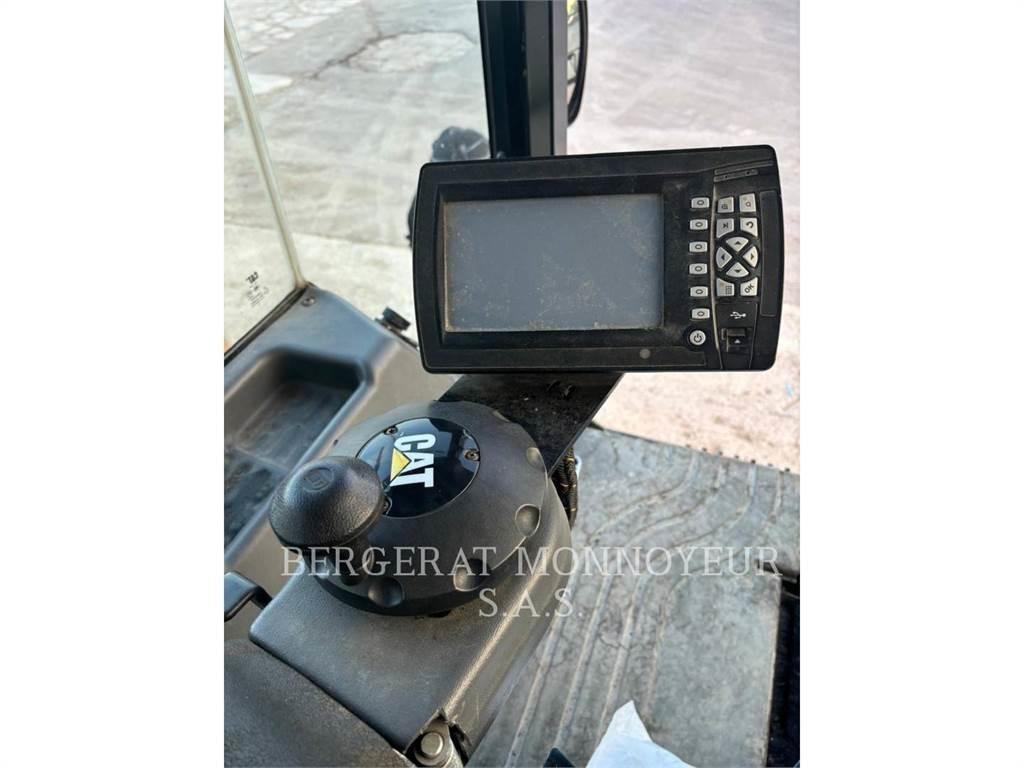 CAT CD10 Zemin sıkıştırma makineleri