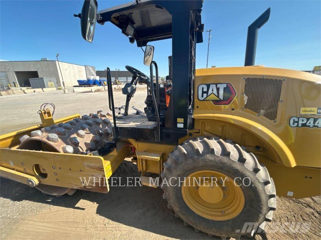 CAT CP44B Tek tamburlu silindirler