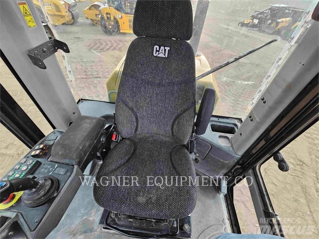 CAT CP56B Zemin sıkıştırma makineleri
