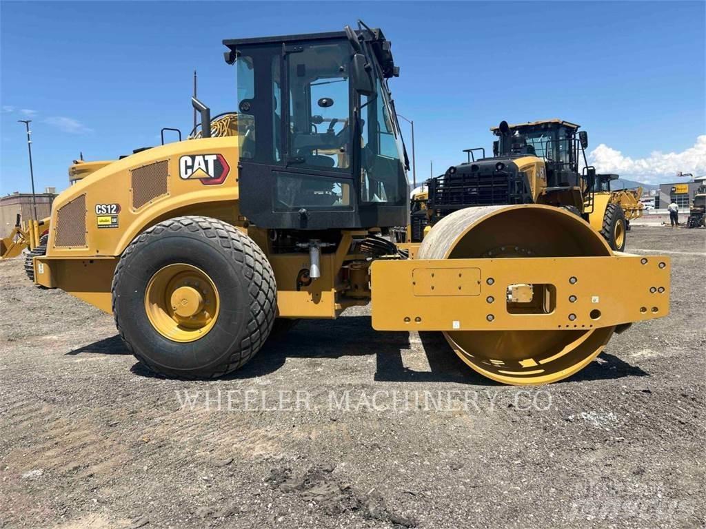 CAT CS12 Tek tamburlu silindirler