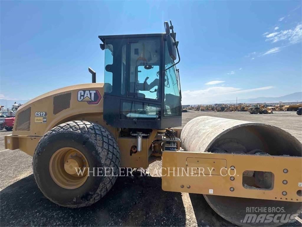 CAT CS12 Tek tamburlu silindirler