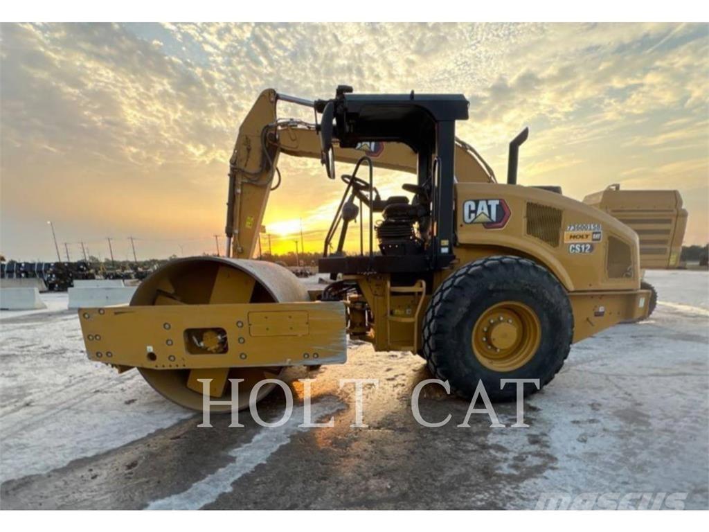 CAT CS12 Tek tamburlu silindirler