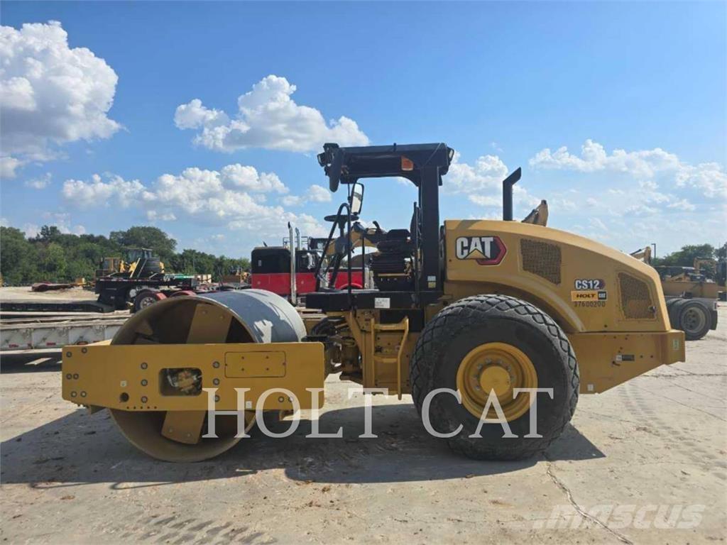 CAT CS12 Tek tamburlu silindirler