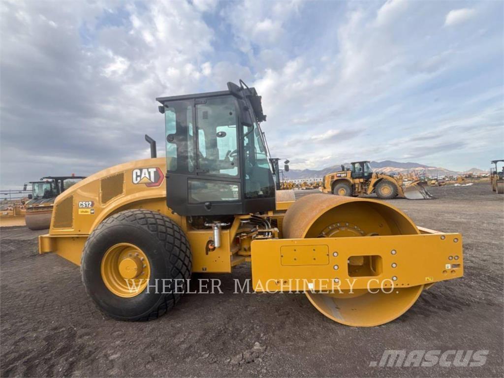 CAT CS12 Tek tamburlu silindirler
