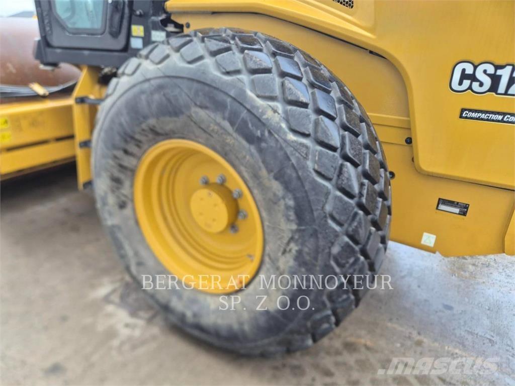 CAT CS12GC Tek tamburlu silindirler