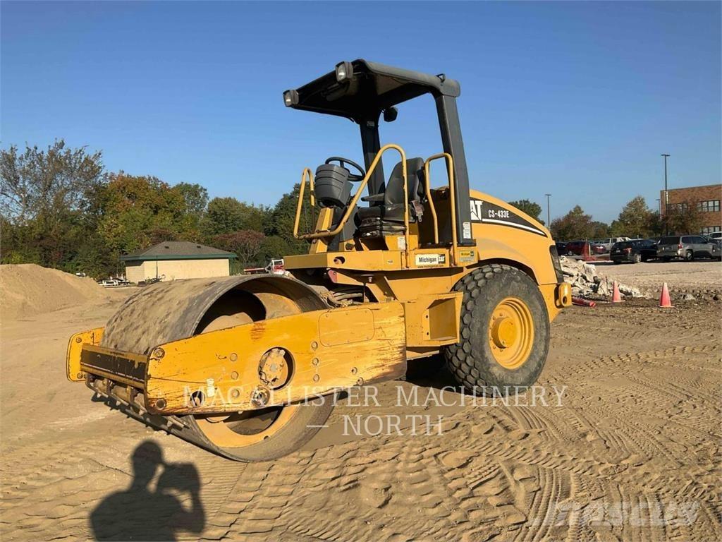 CAT CS433E Tek tamburlu silindirler