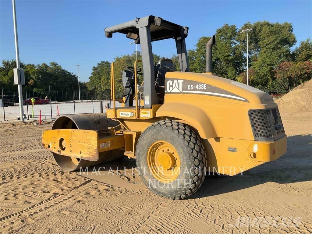 CAT CS433E Tek tamburlu silindirler