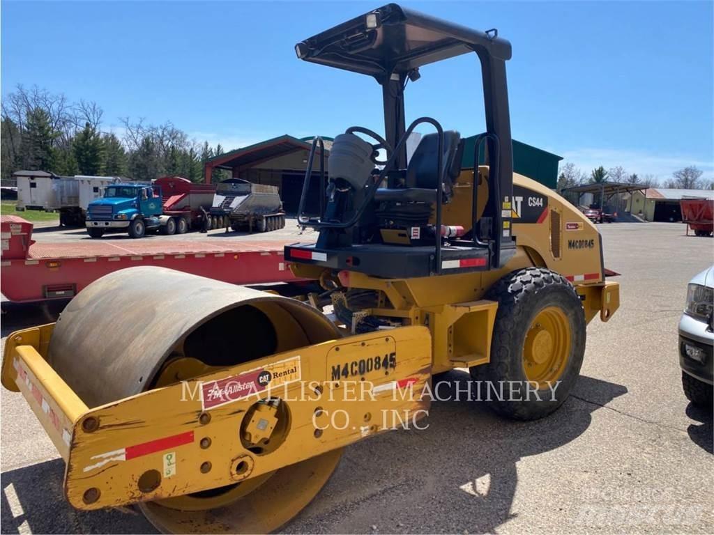 CAT CS44 Tek tamburlu silindirler