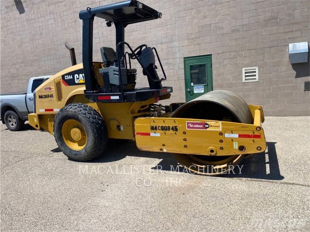 CAT CS44 Tek tamburlu silindirler