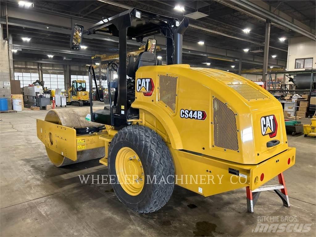 CAT CS44B Tek tamburlu silindirler